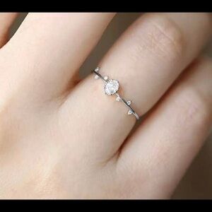 Minimalist Oval Leaf Ring